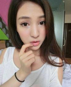 一个丑女吃瓜视频,笑料百出，揭秘娱乐圈幕后真相！