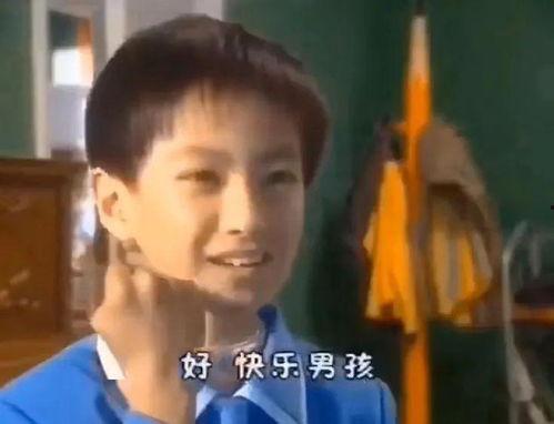 吃瓜歪嘴女孩视频,真实还原生活百态