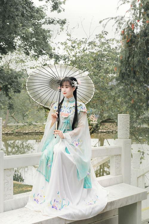 汉服模特吃瓜视频,穿越古今，时尚与幽默的完美融合