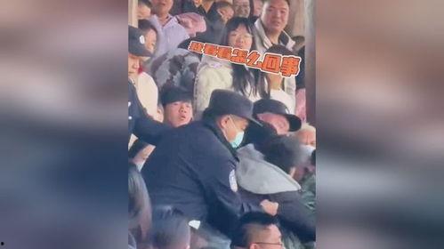 打架观众吃瓜视频播放