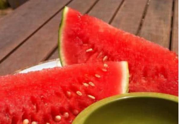小撒瓜吃西瓜视频在线观看,趣味盎然的夏日美食之旅
