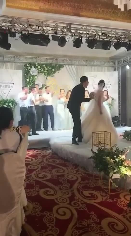 伴娘伴郎吃瓜视频大全下载,欢乐瞬间尽收眼底